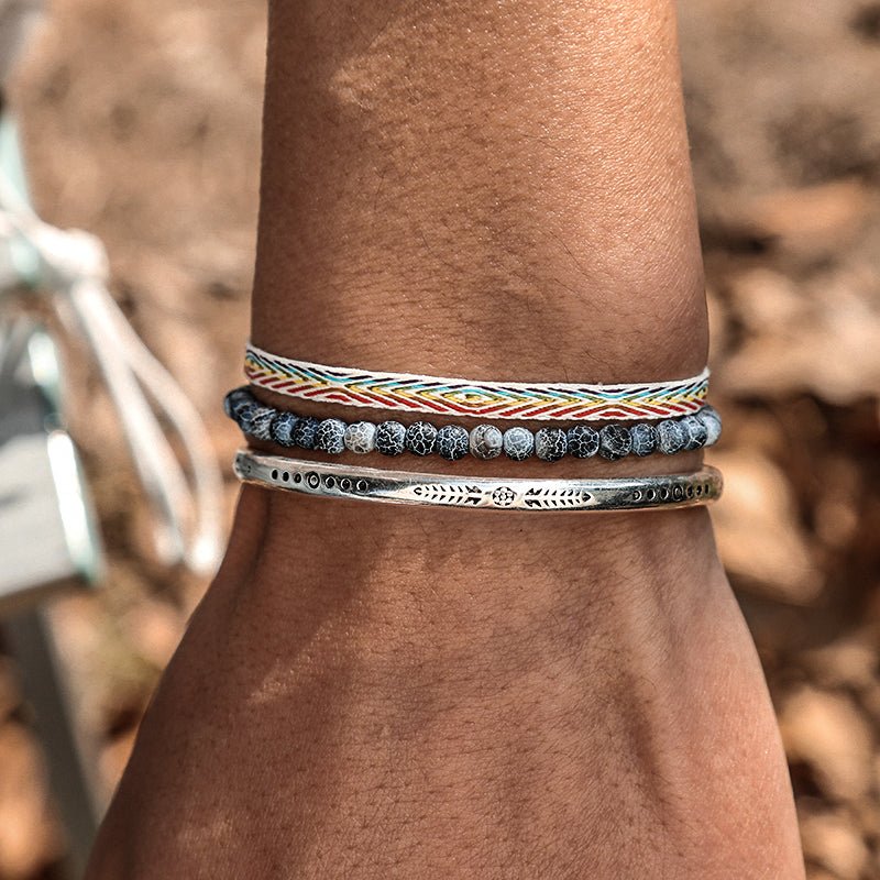 Bracelet Tibétain Tissé Main – Apatite et Motifs Argentés - Biloria
