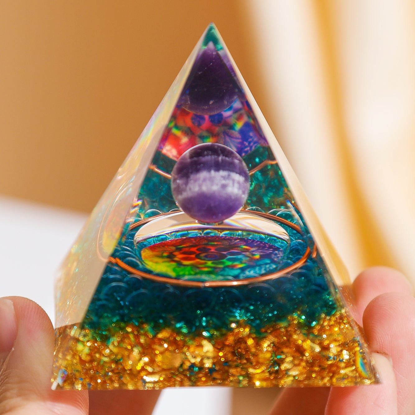 Pyramide Orgonite Améthyste Aigue Marine pour Méditation - Biloria